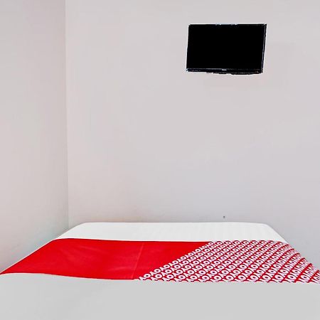 Oyo 90234 Dhoho Family Guest House Kediri  Esterno foto